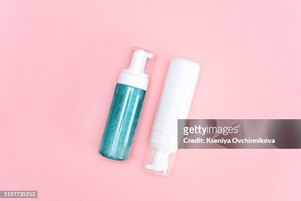 pink wash gel bottle on pink background - escarpin à talon photos et images de collection