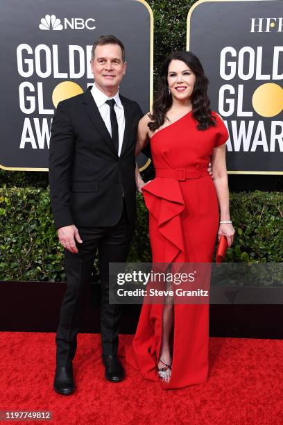 Peter Krause and Lauren Graham attend the 77th Annual Golden Globe Awards at The Beverly Hilton Hotel on January 05, 2020 in Beverly Hills,...