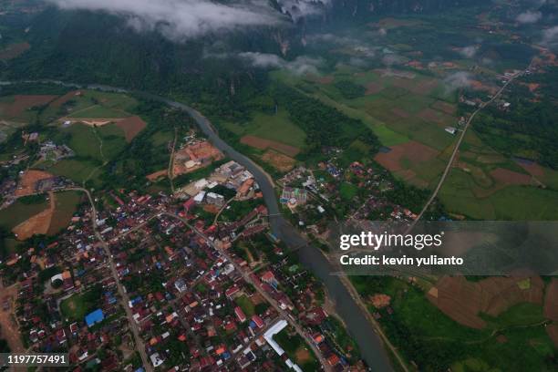 aerial view of vang vieng landscape, laos - vang vieng balloon stock-fotos und bilder