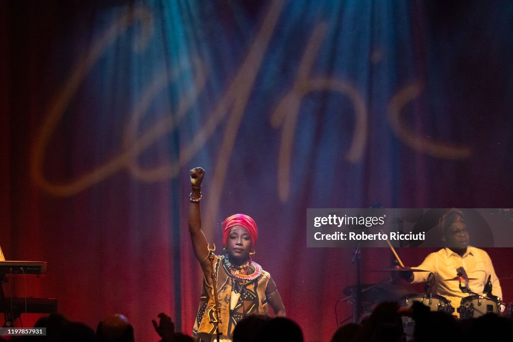 Fatoumata Diawara Performs at Tramway, Glasgow