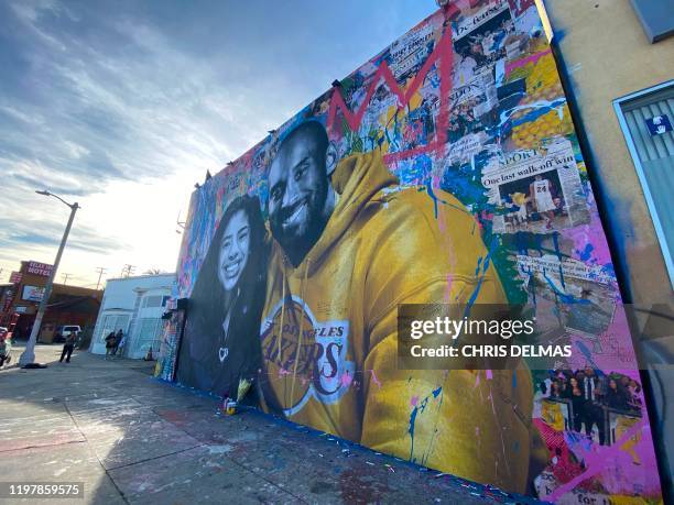 New mural by French artist Mr. Brainwash picturing Kobe Bryant and his daughter Gigi is seen in Los Angeles on January 31, 2020. / RESTRICTED TO...