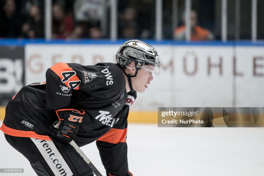 Alex Rach Uk Alex Roach of Löwen Frankfurt during the DEL2 match between Löwen ...