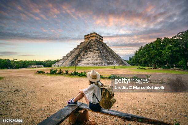 tourist exploring chichen-itza archaeological site, yucatan, mexico - méxico stock pictures, royalty-free photos & images