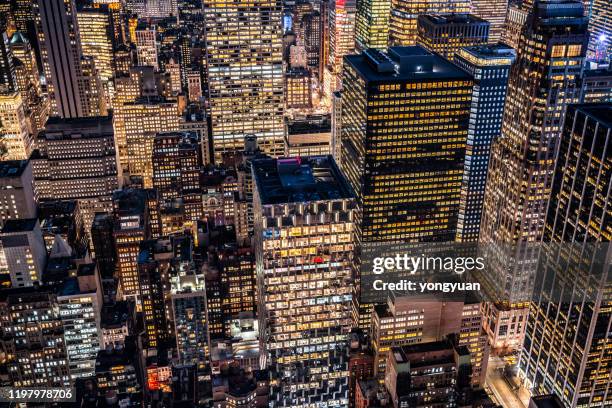 crowded skyscrapers in midtown manhattan - yongyuan usa stock pictures, royalty-free photos & images