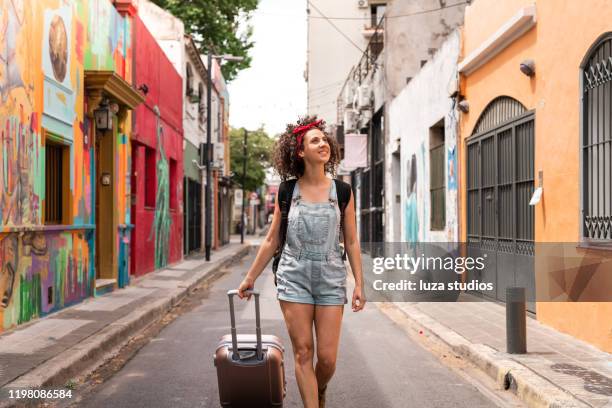 independent woman travelling alone through south america - approaching imagens e fotografias de stock