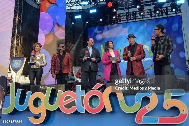 Carmen Munoz, Christian Martinoli, Lura G, 'Capi' Perez and members of 'Los Locos del Ritmo' speak during a concert as part of the 25th anniversary...