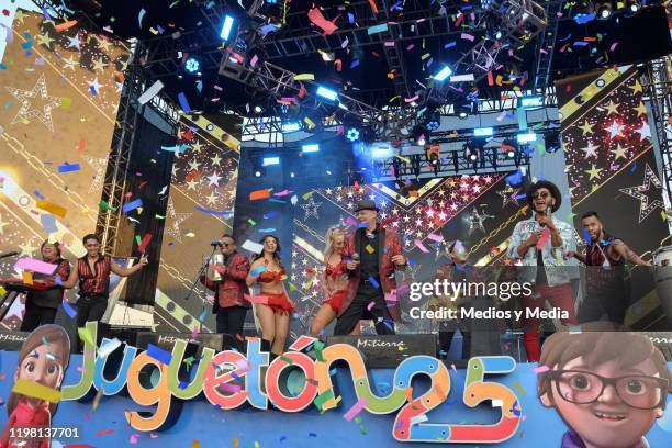 Los Locos del Ritmo' and SAMO perform in duet during a concert as part of the 25th anniversary of Juguetón at Azteca Ajusco on January 6, 2020 in...