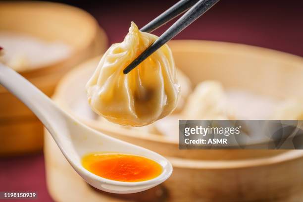 xiao long bao soppa dumpling - chinese soup bildbanksfoton och bilder