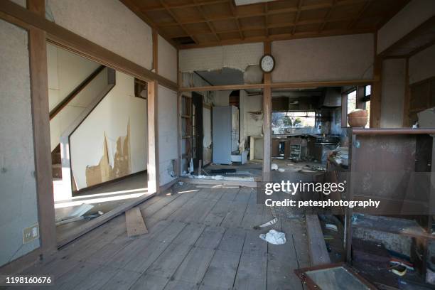 福島の災害の余波 - 廃墟　日本 ストックフォトと画像