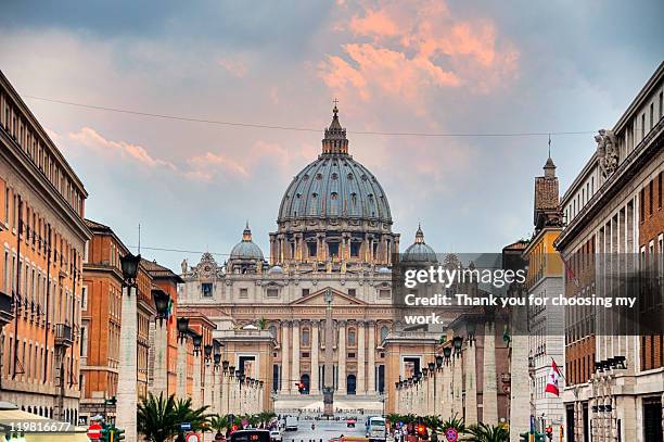 heading to square - vatican stockfoto's en -beelden