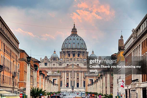 heading to square - vaticaanstad staat stockfoto's en -beelden