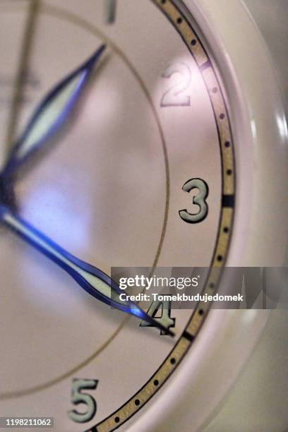701 Clock 2 Minutes Stock Photos, High-Res Pictures, and Images - Getty ...