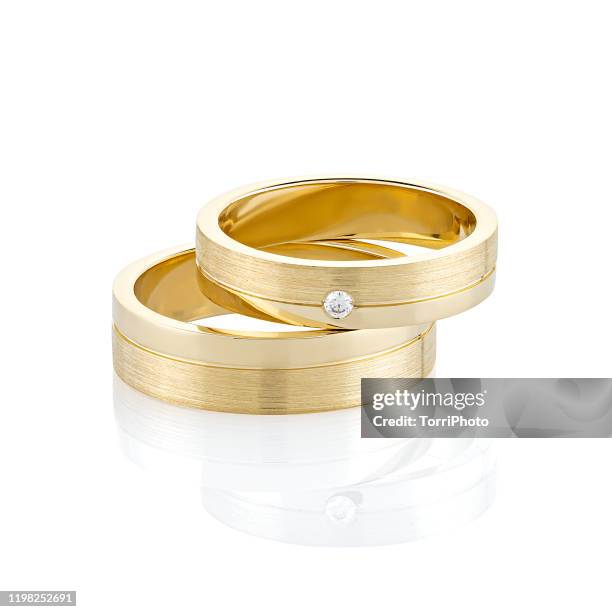 wedding rings isolated on white background - trauringe gold stock-fotos und bilder