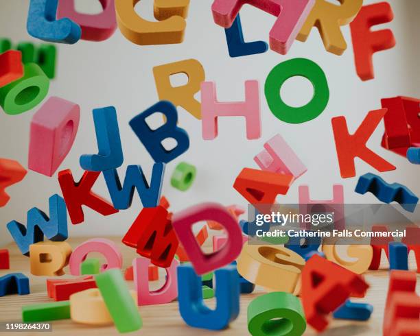 letter drop - spelling stockfoto's en -beelden