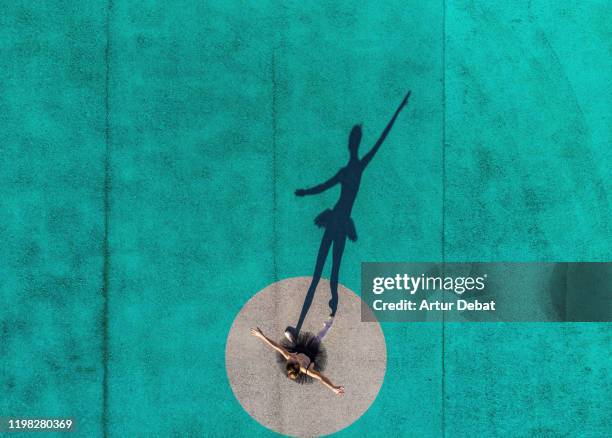 drone view of creative picture of ballerina stands out from circle with color. - 異常角度 個照片及圖片檔