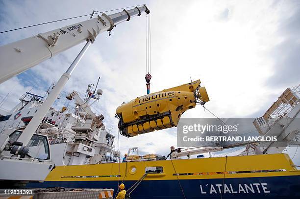 French Research Institute for Exploration of the Sea team loads a manned submarine, the Nautile, designed for observing ocean floors, on board the...