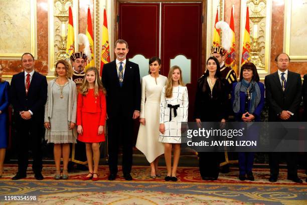 Spain's King Felipe VI poses with the speaker of the Spanish lower house of parliament Meritxell Batet, Queen Letizia, princesses Leonor and Sofia...
