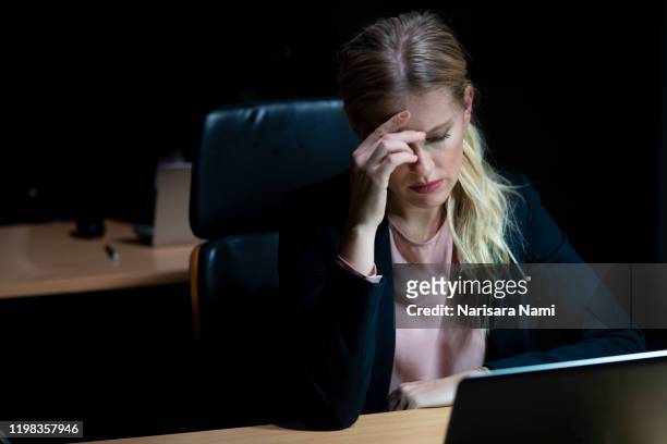 serious businesswoman working in the office. girl working under pressure during overtime period. - impression stockfoto's en -beelden