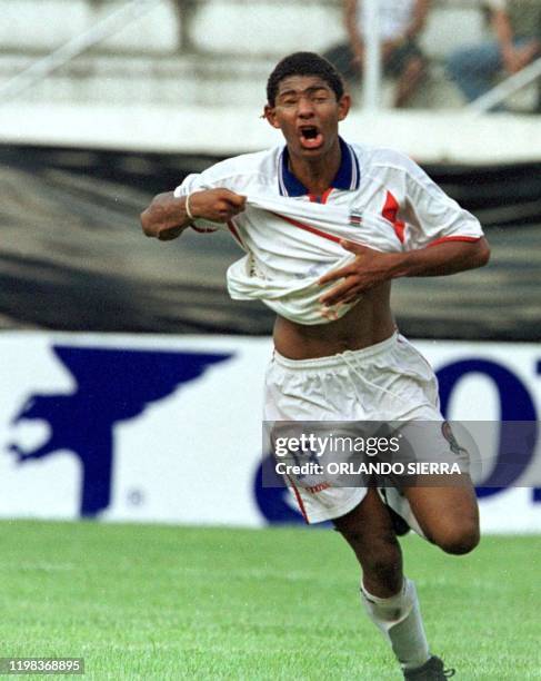 Armando Alonso, 6 May 2001, celebrates the goal that qualified Costa Rica for the Under-17 World Championship of Trinidad and Tobago. El juvenil tico...