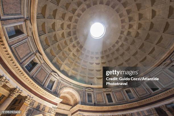 the pantheon (temple of all the gods) - pantheon oculus stock pictures, royalty-free photos & images
