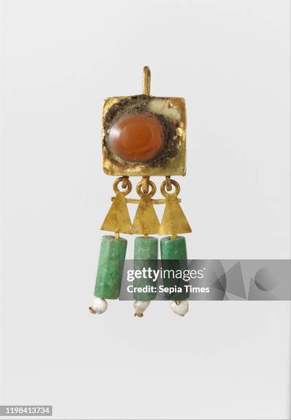 Earring-hook type, with pendants and agate setting, Mid-Late Imperial, 3rd century A.D. Roman, Gold, agate, Other: 9/16 - 3/16 - 1 1/16 in. , Gold...