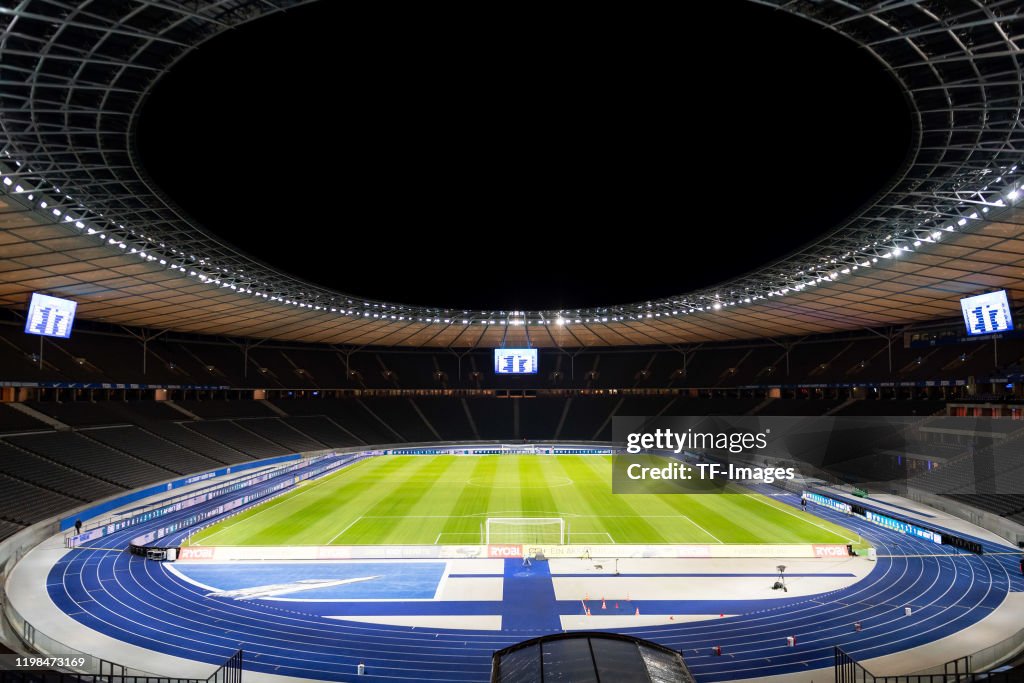 Hertha BSC v FC Schalke 04 - Bundesliga