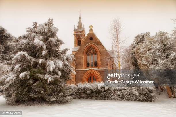 churchyard snowfall ii - brick church stock pictures, royalty-free photos & images