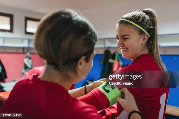 adjusting captain arm band - team captain sport stock pictures, royalty-free photos & images