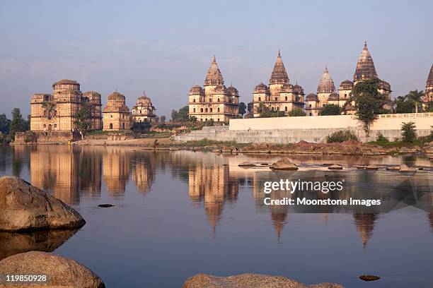 orchha temples de madhya pradesh, inde - orchha photos et images de collection