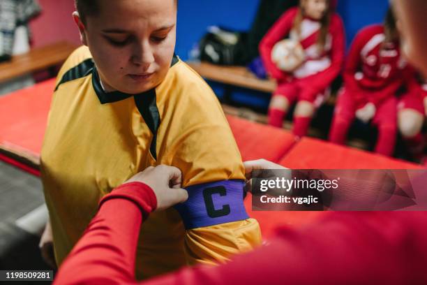 adjusting captain arm band - team captain sport stock pictures, royalty-free photos & images