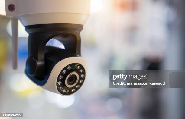 security camera. ip camera. - bewakingscamera stockfoto's en -beelden