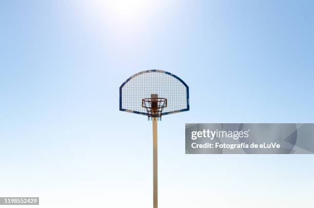 view of basketball hoop - canasta de baloncesto fotografías e imágenes de stock