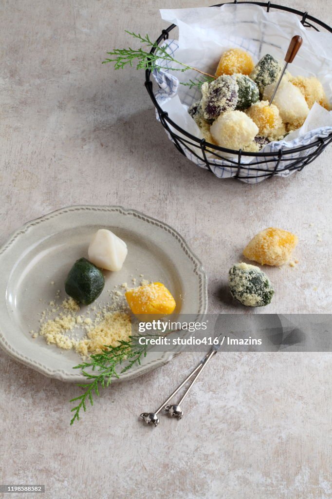 Songpyeon with Castella Crumbs