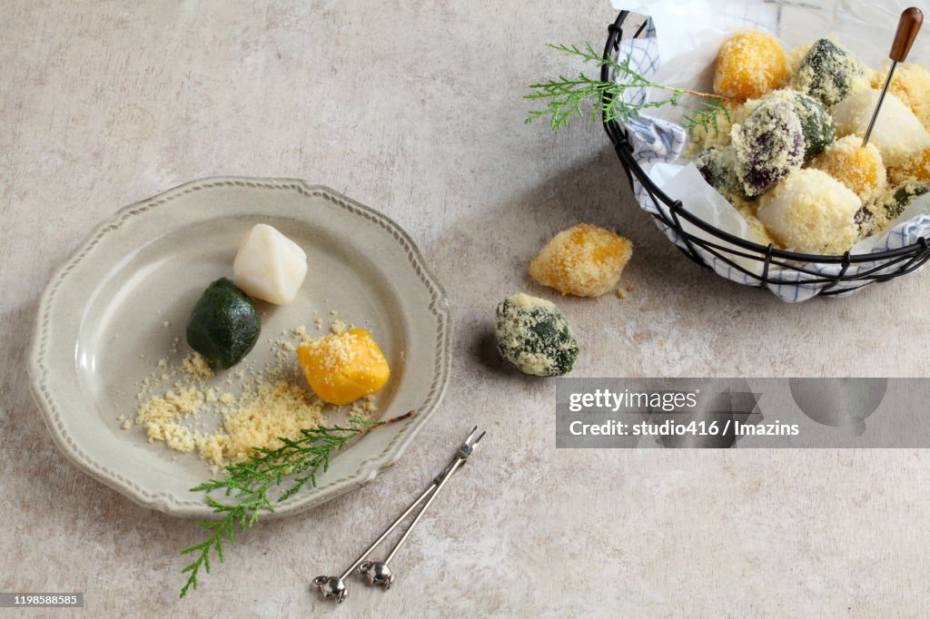 Songpyeon with Castella Crumbs