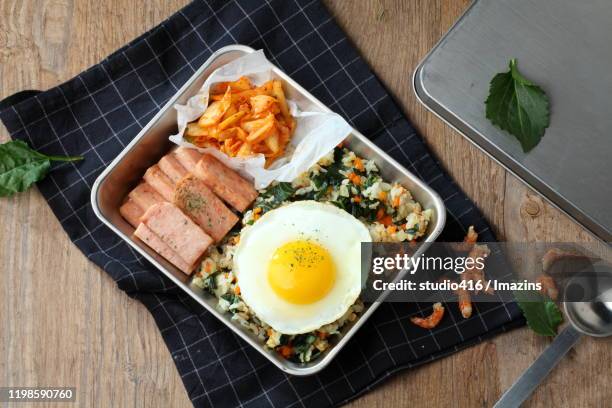 traditional korean lunch box - spam photos et images de collection