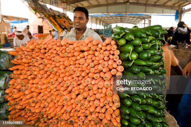 Yemen: Mukalla: Fruit market.