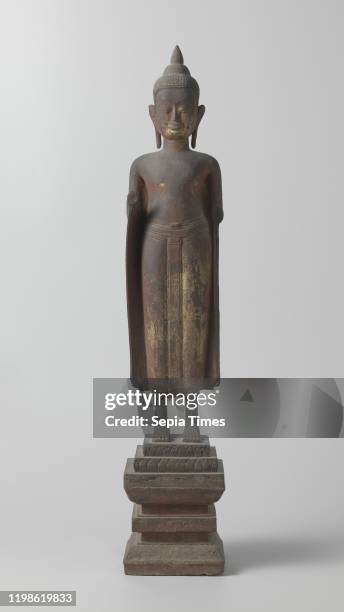 Buddha on a pedestal, Buddha standing on a pedestal, hands and part of the arms are missing. Anonymous, Cambodja, 1400 - 1600, wood , gilding ,...