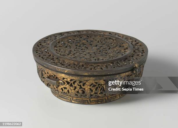 Box with lid and openwork decoration, Box with lid, openwork decoration consisting of floral designs, dragons etc. Small group of musicians, chamber...