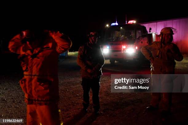 Fire Service Rural Ops Rural Fire Service Australia Photos and Premium High Res Pictures ...