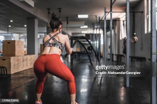 rope cardiovascular training for female athlete in gym - female backside stock pictures, royalty-free photos & images