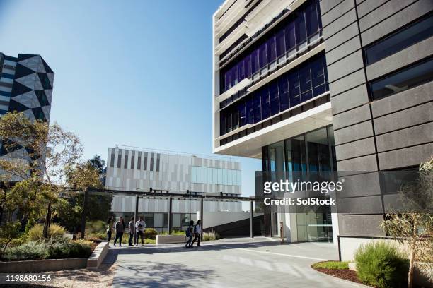 students at university campus - education building stock pictures, royalty-free photos & images