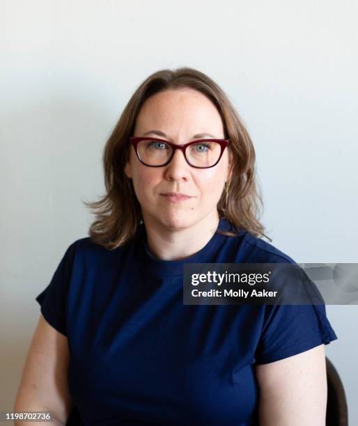 boss woman - solo una donna di età media foto e immagini stock