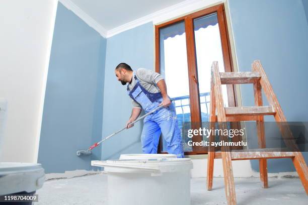 職場の画家 - house painter ストックフォトと画像