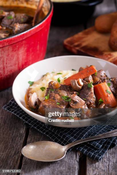 beef bourguignon - beef bourguignon stock pictures, royalty-free photos & images