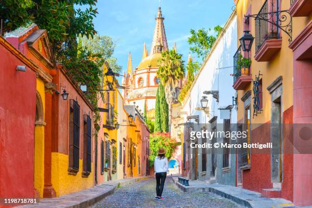 woman admiring the parish church in san miguel de allende, mexico - central america stock pictures, royalty-free photos & images
