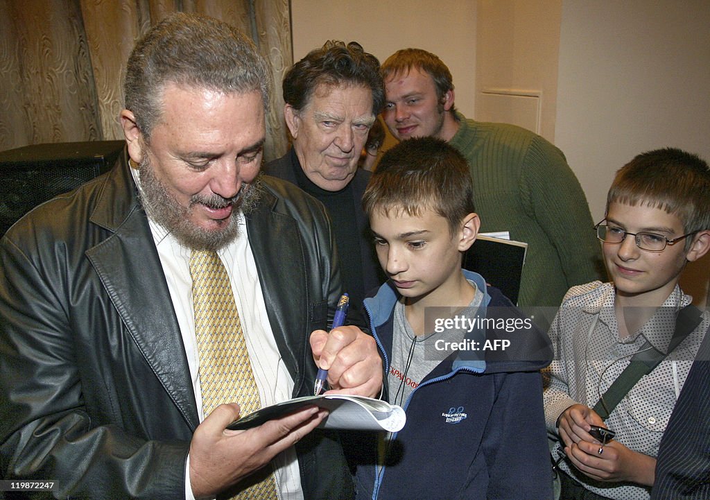 Fidel Castro signed photograph