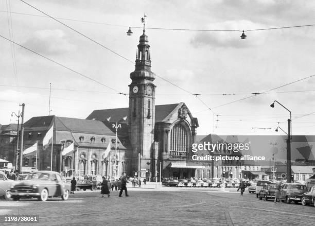 Der Hauptbahnhof in Luxemburg-Stadt, aufgenommen 1956. Foto: Antonowitz +++ dpa - Report+++