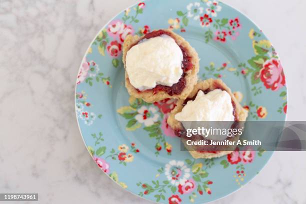 scones - marmellata foto e immagini stock