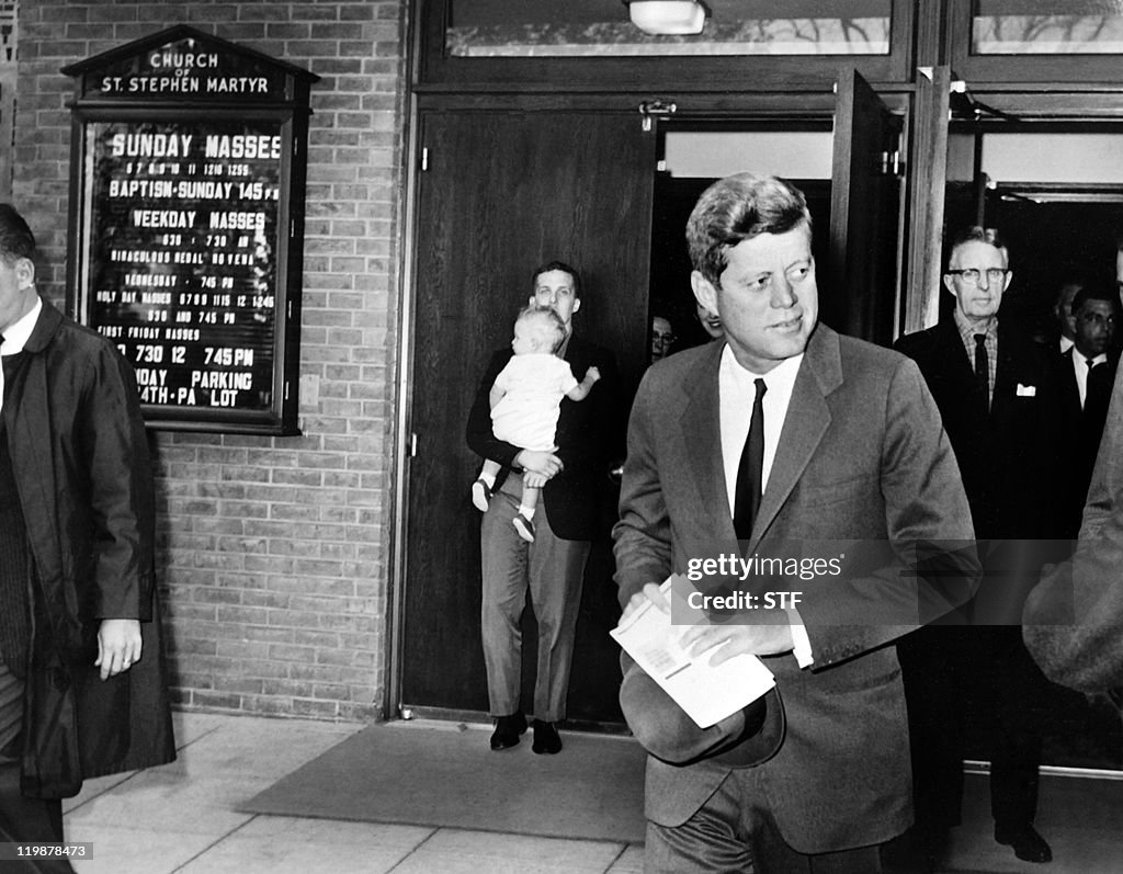 US President John Fitzgerald Kennedy lea