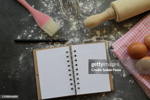 blank recipes book with baking utensils - kochbuch stock-fotos und bilder